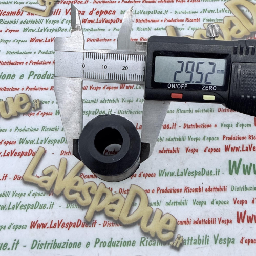 Silent block tampone ammortizzatore posteriore al carter motore per VESPA 50 100 125 150 200 r.o. 040316 157103
