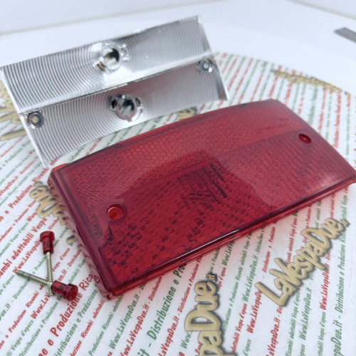 Fanalino posteriore TRIOM  per VESPA 125 150 200 COSA 2  dal 1991 al 1997 r.o 252052