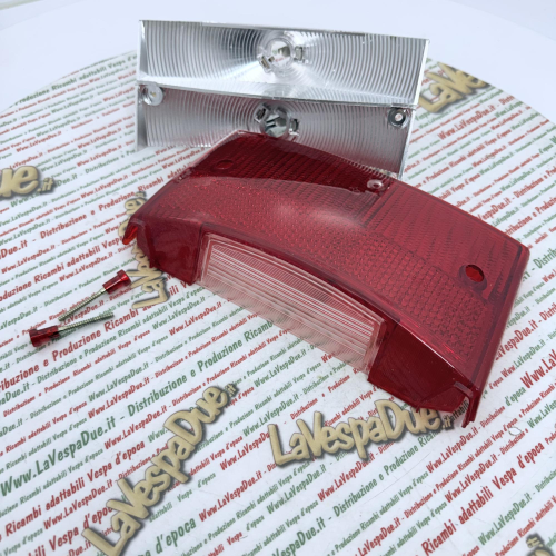 Fanalino posteriore TRIOM  per VESPA 125 150 200 COSA 2  dal 1991 al 1997 r.o 252052
