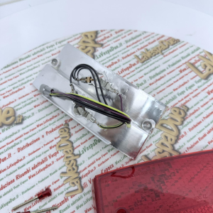 Fanalino posteriore TRIOM  per VESPA 125 150 200 COSA 2  dal 1991 al 1997 r.o 252052