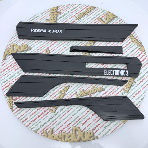 Serie strisce paracolpi X FOX UTAH in gomma nero adesive VESPA PK 50 125 protezioni paraurti parafango e cofani modanature parascocche 