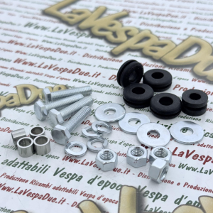 Kit completo di viti dadi rondelle 4 gommini e 4 distanziali per fissaggio parafango posteriore per PIAGGIO 50 CIAO r.o. 174968 174969