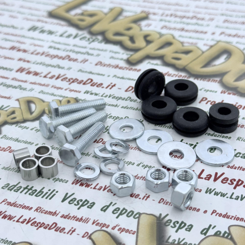 Kit completo di viti dadi rondelle 4 gommini e 4 distanziali per fissaggio parafango posteriore per PIAGGIO 50 CIAO r.o. 174968 174969