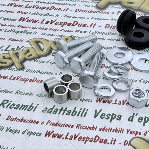 Kit completo di viti dadi rondelle 4 gommini e 4 distanziali per fissaggio parafango posteriore per PIAGGIO 50 CIAO r.o. 174968 174969