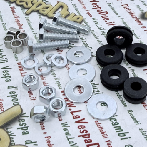 Kit completo di viti dadi rondelle 4 gommini e 4 distanziali per fissaggio parafango posteriore per PIAGGIO 50 CIAO r.o. 174968 174969