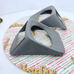 Coppia maschera sede proiettori porta faro destro e sinistro APE 220 MP P 501 P 601 400 CLASSIC r.o. 119692 1821535 155213 182153 616901 119725 1821525 155212 182152 616900 kit set 