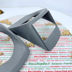 Coppia maschera sede proiettori porta faro destro e sinistro APE 220 MP P 501 P 601 400 CLASSIC r.o. 119692 1821535 155213 182153 616901 119725 1821525 155212 182152 616900 kit set 