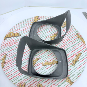 Coppia maschera sede proiettori porta faro destro e sinistro APE 220 MP P 501 P 601 400 CLASSIC r.o. 119692 1821535 155213 182153 616901 119725 1821525 155212 182152 616900 kit set 