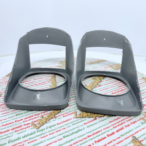 Coppia maschera sede proiettori porta faro destro e sinistro APE 220 MP P 501 P 601 400 CLASSIC r.o. 119692 1821535 155213 182153 616901 119725 1821525 155212 182152 616900 kit set 
