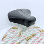 Sella con staffa rettangolare per PIAGGIO 50 CIAO originale PIAGGIO fondo di magazzino con asole per la regolazione in altezza con fori gancio porta borsa o casco