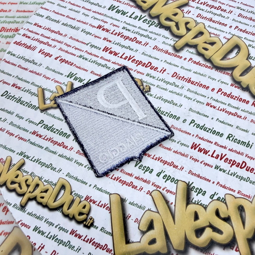 Toppa ricamata VESPA scudetto PIAGGIO insegna in miniatura r.o. 610058M circa 81 x 68 mm da applicare su giacche maglie o accessori
