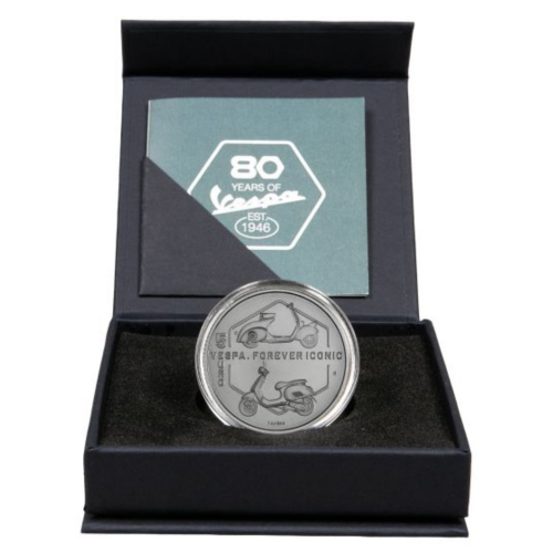 Moneta 5 euro in Argento 925‰ 80° Anniversario della VESPA serie limitata in 5.000 pz Moneta da collezione in argento VESPA 98 del 1946 in alto e VESPA PRIMAVERA FOREVER ICONIC autore V.de Seta