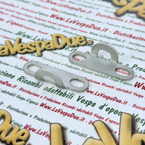 Par de placas para reforzar los soportes superiores del reposapiés. Ojal Vespa NLR Special Primavera ET3 PK S XL Rush HP 50 90 125 en acero.