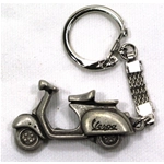 Schlüsselanhänger mit VESPA-Motiv aus den 60er Jahren, 43 mm lang, Typ VBA VBB, handgefertigt aus Zamak (Ro 610171M).