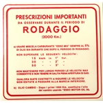 Autocollant rouge de réglementation de rodage pour VESPA 3 vitesses 5% de mélange - 147 X 144 mm.