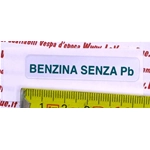 Adesivo in alluminio verde per serbatoio " BENZINA SENZA PB " senza piombo mm. 55x10 per VESPA PX COSA T5