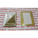 Scudetto emblema mm. 38x48 resinato su base ottone di colore bianco oro per VESPA