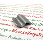 GANCIO PIASTRINA LATERALE PER PIASTRA POSTERIORE PER VESPA 98 125 150 DAL 1946 AL 1958 V1T V15T V98T V30T V33T VM1T VM2T VN1T VN2T VU1T