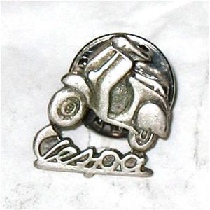 Miniature VESPA pin brooch from the 1960s in metal alloy, ro 610174M, diameter approximately 12 mm