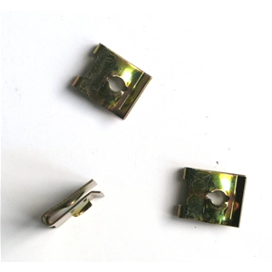 Placa elástica de 15 x 12 para tornillo autorroscante de Ø 4,8 mm para fijar la tapa del motor y la cubierta del ventilador de VESPA 50 90 125 PK APE ET3 PRIMAVERA. 1 pieza ro CM017407 008112