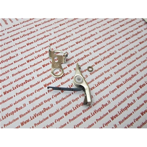 Contacts de disjoncteur EFFE pour VESPA 125 et 150 (1953-1958) : VM1T, VN1T, VM2T, VN2T, VB1T, VL1T, VL2T, VL3T ; APE 150 (1953-1958) : VNB4T, VNB5T ; GT VNL1T ; 150 GL VLA1T ; APE 150 AC4T ; APE 175 (1963-1964) : ro 097478, 16416/M, 16418/M