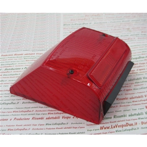 Feu stop arrière en plastique avec enjoliveurs et vis pour Vespa 80, 125, 150, 200 PX PE Arcobaleno à partir de 1984 (réf. ro 219094)
