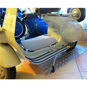 SERBATOIO TANICA BENZINA SUPPLEMENTARE 6 LITRI PER TUNNEL CENTRALE VESPA 125 150 FARO BASSO VM VN V30 V15 VB1T. MANIFATTURA ITALIANA