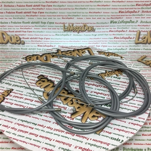 Jeu de 4 câbles à gaine grise pour cyclomoteurs Piaggio 50 CIAO avec commande interne en téflon pour frein, accélérateur, poussoir de soupape, décompresseur, références 187023, 187025, 187027 et 267557