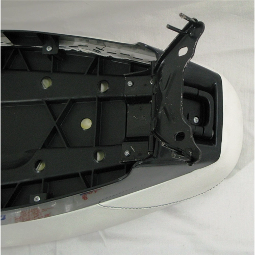 Asiento largo blanco de dos plazas SELLONE para VESPA 50 125 HP FL V 50 125 y modelos automáticos.
