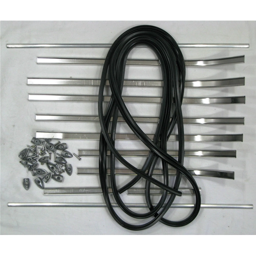 Kompletter Satz Trittbrettleisten für VESPA 125 V1>V15 (Baujahre 1949–1950), abgehängte Scheinwerfer, Schalthebel. Italienisches Produkt von exzellenter Qualität.