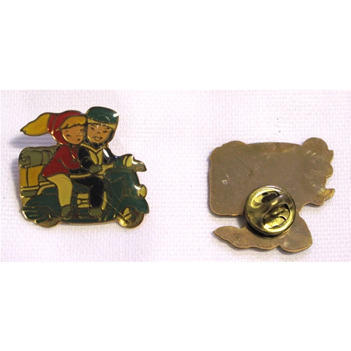 Emaille-Anstecknadel "VESPA FARO BASSO"