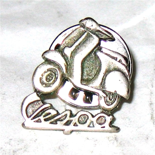 Miniature VESPA pin brooch from the 1960s in metal alloy, ro 610174M, diameter approximately 12 mm