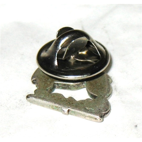 Miniature VESPA pin brooch from the 1960s in metal alloy, ro 610174M, diameter approximately 12 mm