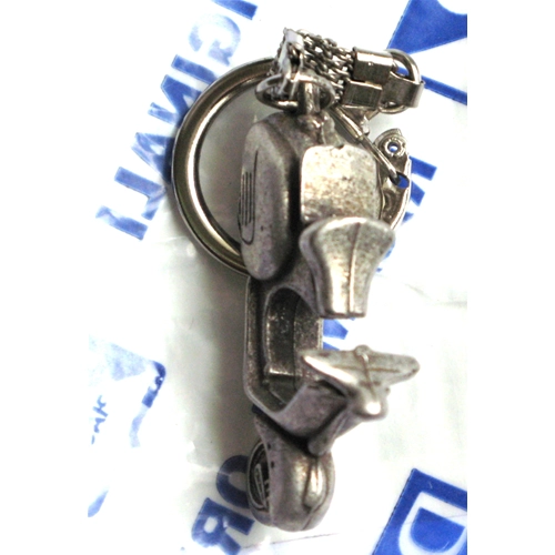 Schlüsselanhänger mit VESPA-Motiv aus den 60er Jahren, 43 mm lang, Typ VBA VBB, handgefertigt aus Zamak (Ro 610171M).