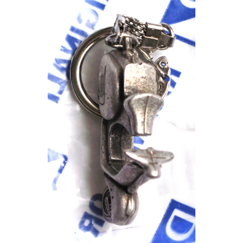 Schlüsselanhänger mit VESPA-Motiv aus den 60er Jahren, 43 mm lang, Typ VBA VBB, handgefertigt aus Zamak (Ro 610171M).