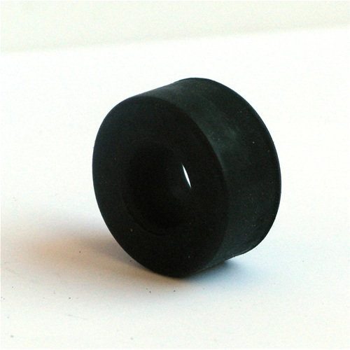 Abmessungen der unteren Teile des Silentblock-Stoßdämpfers vorne: 32 x 14 x 10 mm für VESPA