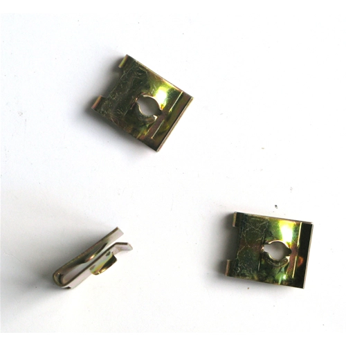 Placa elástica de 15 x 12 para tornillo autorroscante de Ø 4,8 mm para fijar la tapa del motor y la cubierta del ventilador de VESPA 50 90 125 PK APE ET3 PRIMAVERA. 1 pieza ro CM017407 008112