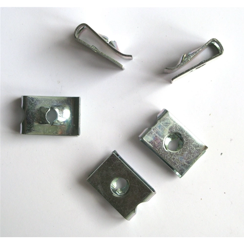 Plaque élastique de fixation 17 x 11 mm pour Vespa Ape, 1 pièce, référence CM017411