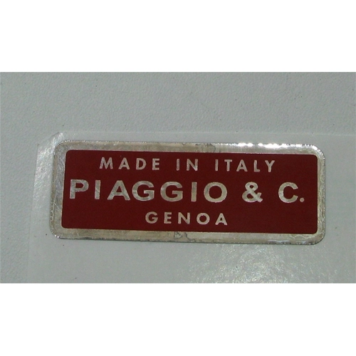 Autocollant rouge sur tôle d'aluminium brillante « PIAGGIO MADE in ITALY » pour VESPA