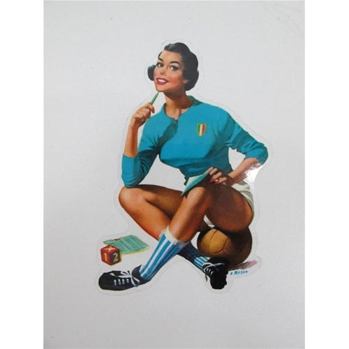 Pegatina PIN-UP con el uniforme de la selección nacional de fútbol italiana. Diseño F. MOSCA para VESPA LAMBRETTA MOTO GUZZI MOTOM LODOLA cc. . . .