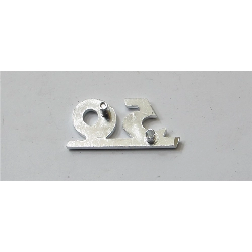 Inscription « 50 » en aluminium sur la face avant de la Vespa 50 Special, première série (1969-1972), référence 610288M.