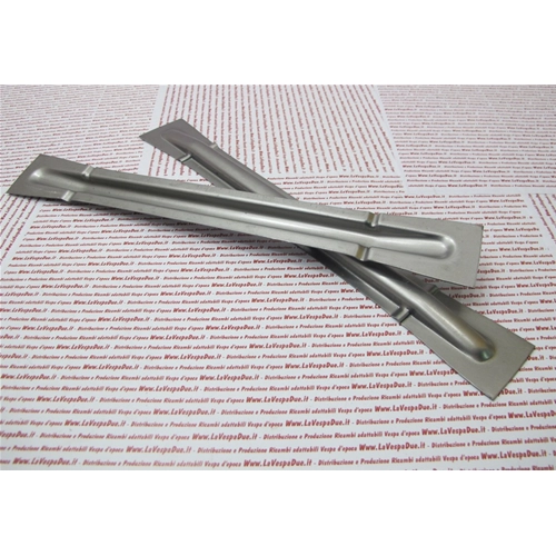 Pair of cross members to reinforce the footboard of the shield VESPA 50 125 NLR SPECIAL ELESTART ET3 PRIMAVERA