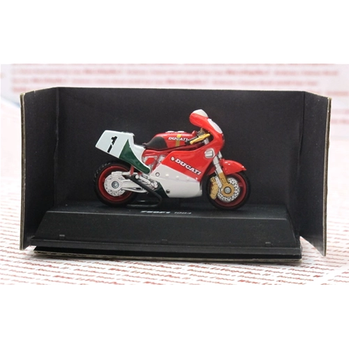 Coffret de 24 modèles DUCATI HISTORIQUES, dont 12 modèles DUCATI originaux à l'échelle 1:32.