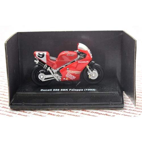 Coffret de 24 modèles DUCATI HISTORIQUES, dont 12 modèles DUCATI originaux à l'échelle 1:32.