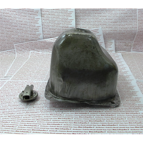 Petit réservoir d'essence pour Vespa 50 N (à partir du châssis V5A1T 70239), 50 S (à partir du châssis V5SA1T 11764) et 90 (à partir du châssis V9A1T 19974), petit cache de porte de carrosserie (première série).