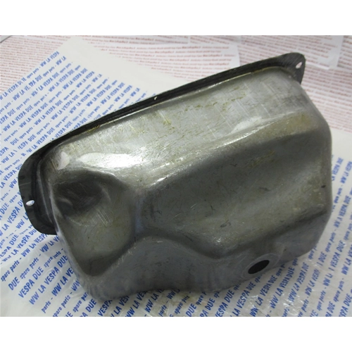 Depósito de combustible para VESPA 50 SPECIAL 125 PRIMAVERA ET3 con tuerca para fijar el asiento monoplaza.