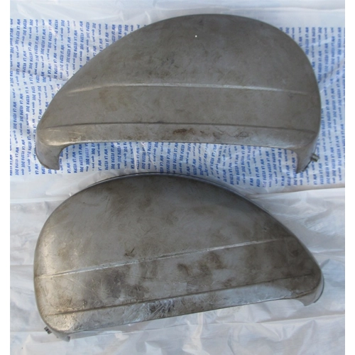 PAIRE DE CAPOTS POUR VESPA PE 125 150 200 PX AVEC CROCHETS EXTERNES ET SANS CLIGNOTANTS DROIT ET GAUCHE