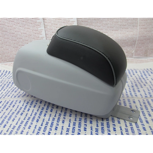 Coffre à outils avec porte-outils, coussin et serrure inclus, pour Vespa 50 SS / 90SS 2e série / à partir du cadre 4544 et V5SS1T diesel à partir du cadre 1842 avec rainure.