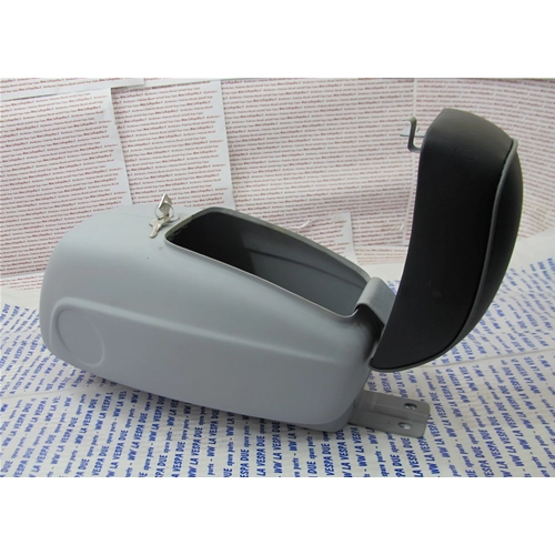 Coffre à outils avec porte-outils, coussin et serrure inclus, pour Vespa 50 SS / 90SS 2e série / à partir du cadre 4544 et V5SS1T diesel à partir du cadre 1842 avec rainure.