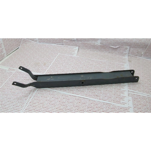 Traverse de support avant en fer pour cadre de selle APE, compatible avec les modèles APE 125 A de 1947 à 1952. Produit artisanal italien.